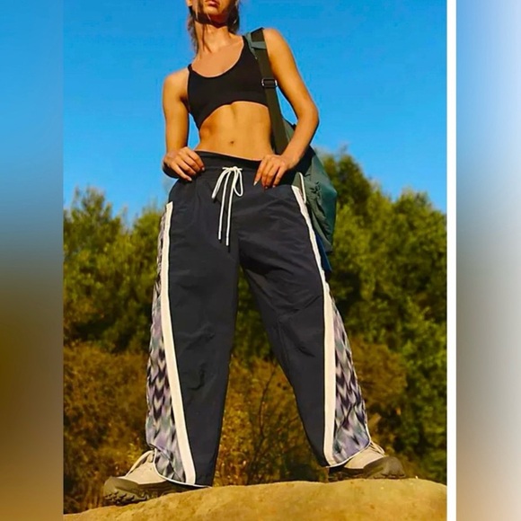 NWT free people movement joggers w/ drawstring sz S tapered leg flattering cut - Picture 1 of 11